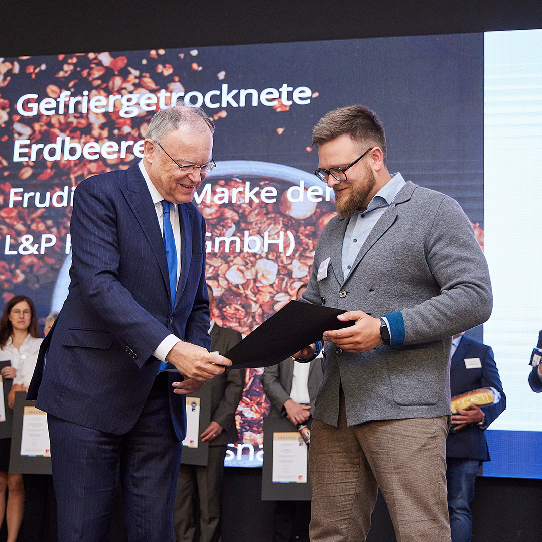 Uebergabe Auszeichnung Frudist durch Stephan Weil