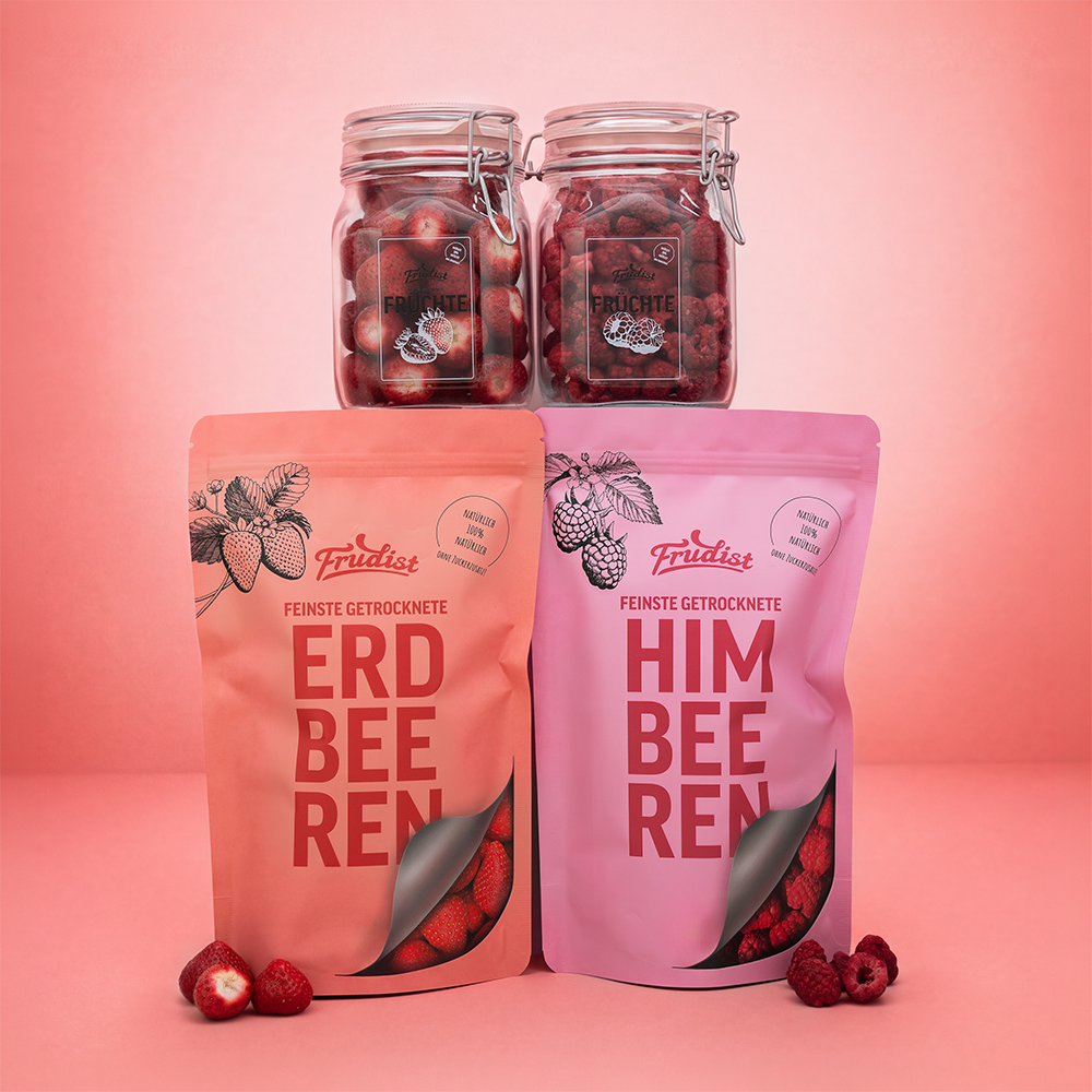 Set mit gefriergetrockneten Erdbeeren und Himbeeren, jeweils in Vorratsgröße und im Glas von FRUDIST
