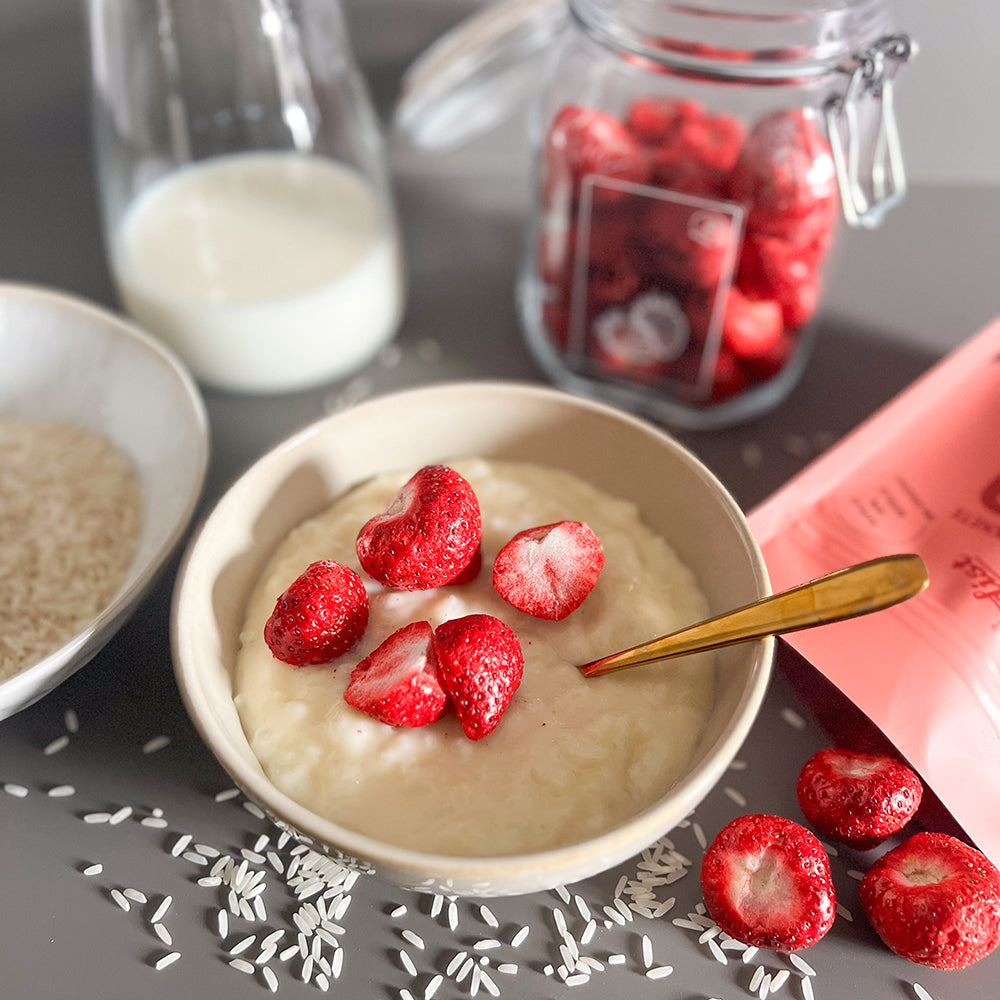 Milchreis Rezept mit gefriergetrockneten Erdbeeren